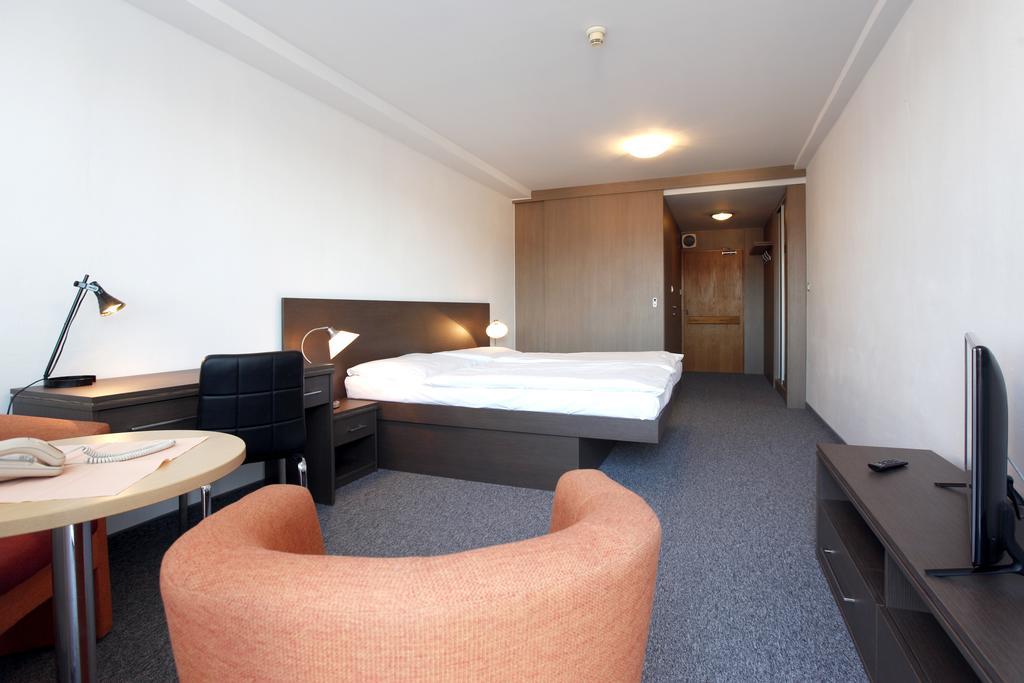 Maj Hotel Medical Wellness Piest'any Room photo